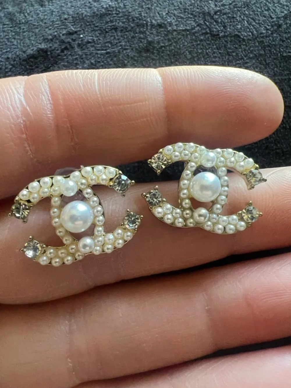 CHANEL Pearl & Crystal Earrings in Ivory and Gold - Picture 5 of 7